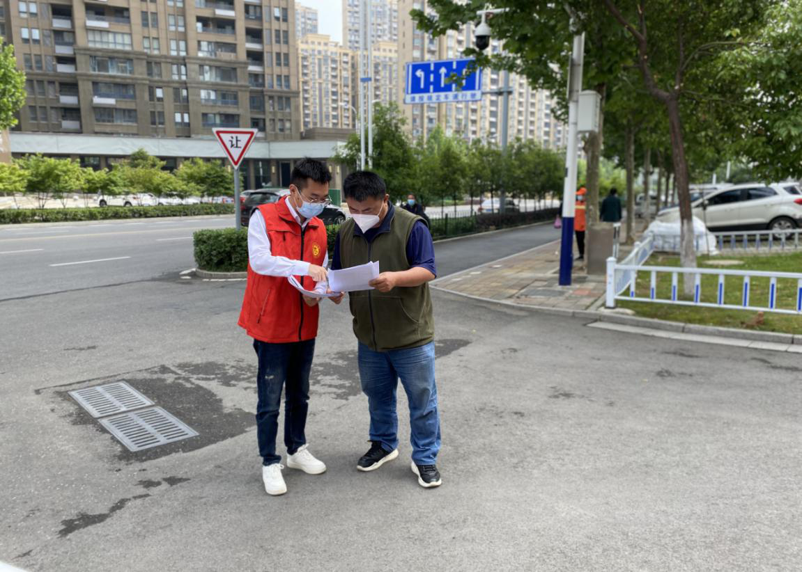 市人防办窗口:进社区宣传长三角政务地图_六安市数据资源管理局