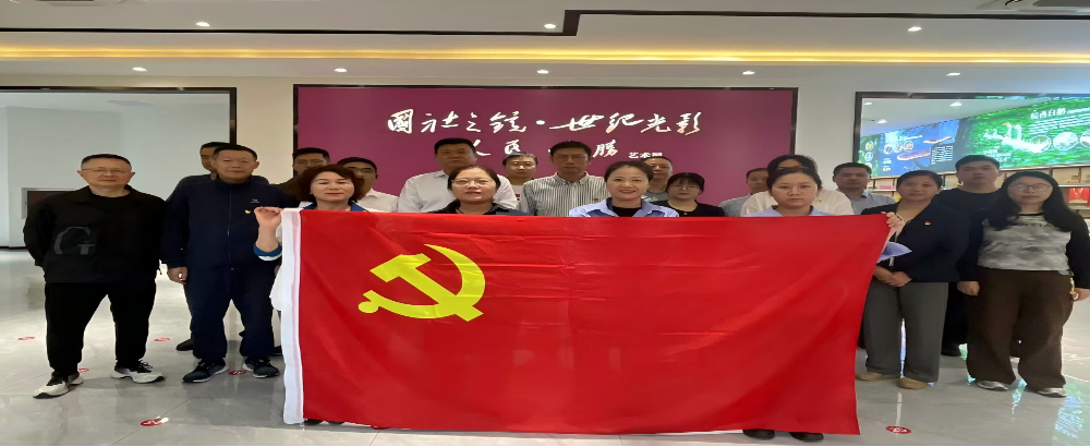 市数管局组织参观“国社之镜·世纪光影之人民必胜”艺术展