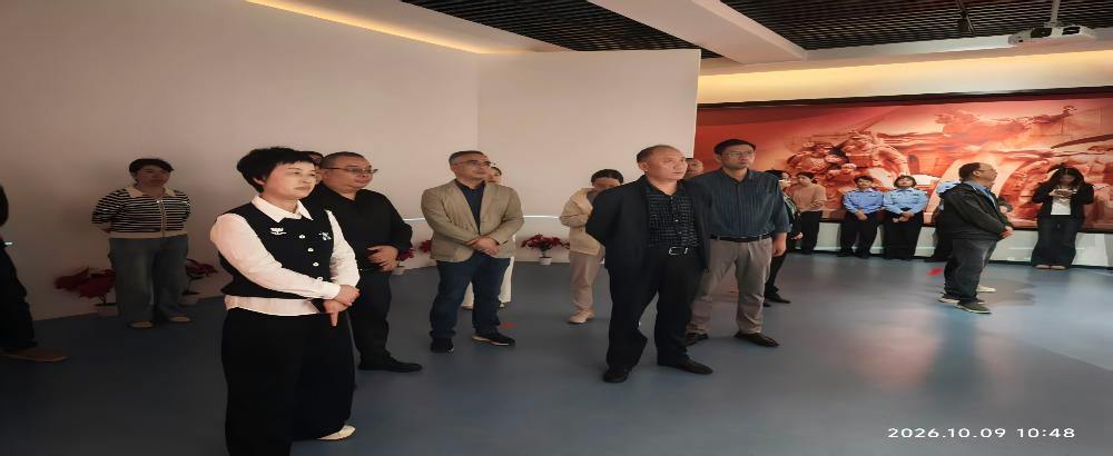 市数管局组织党员干部参观龙华英烈文物展